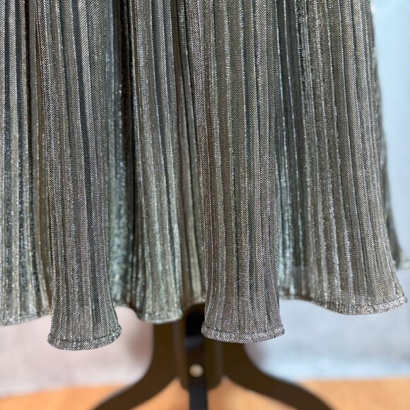 Lulus Bold Entrance Pleated Midi Skirt Black and Gold Size M - Picture 5 of 10